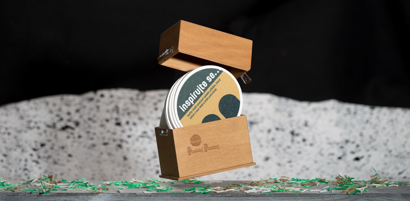 We created a brochure that looks like wooden beer trays in a wooden box.